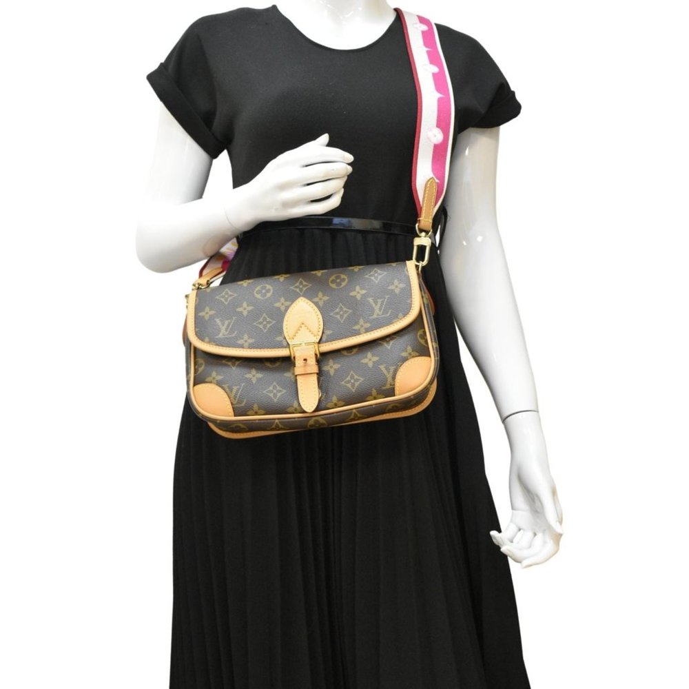 LOUIS VUITTON Diane Monogram Canvas Crossbody Bag Brown - Picture 2 of 11
